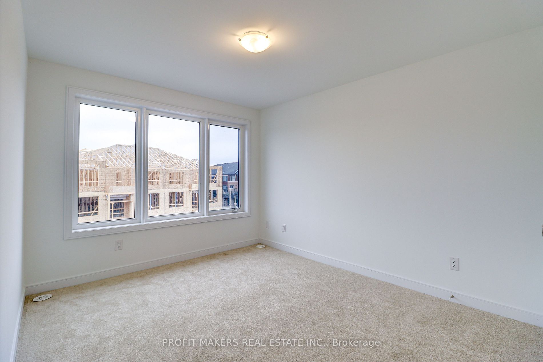 60 Blue Forest Cres