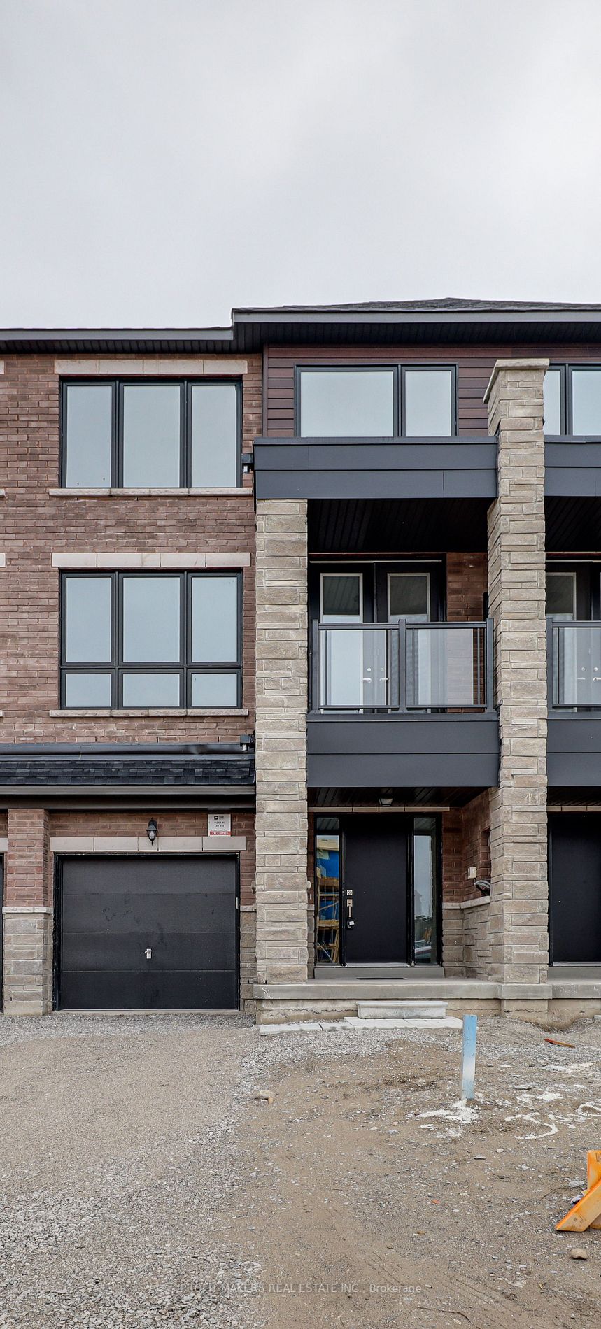 60 Blue Forest Cres
