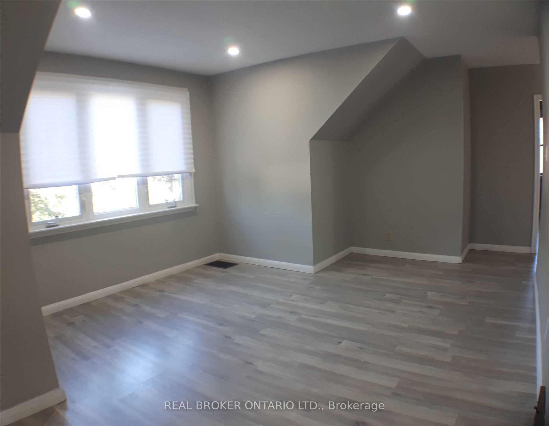 19 Alfred St W, #Upper