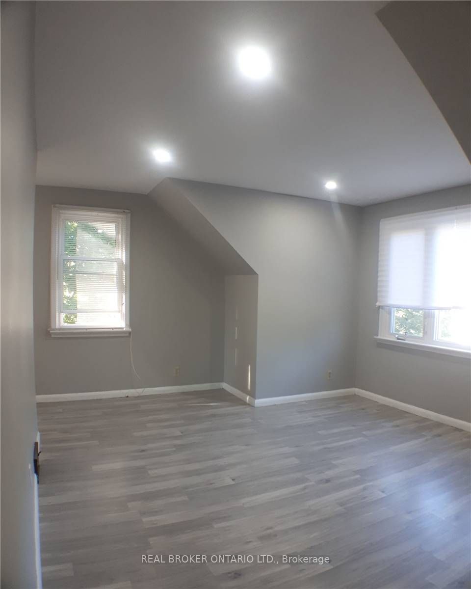 19 Alfred St W, #Upper