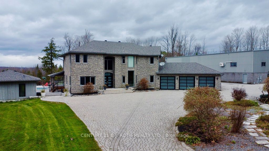 760 Moonstone Rd W