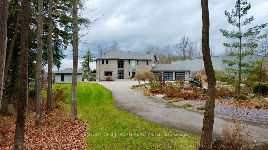 760 Moonstone Rd W