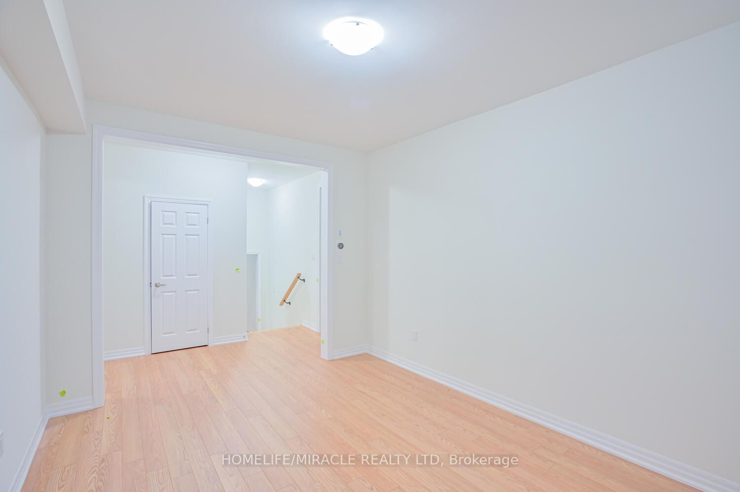 255 Centre St S