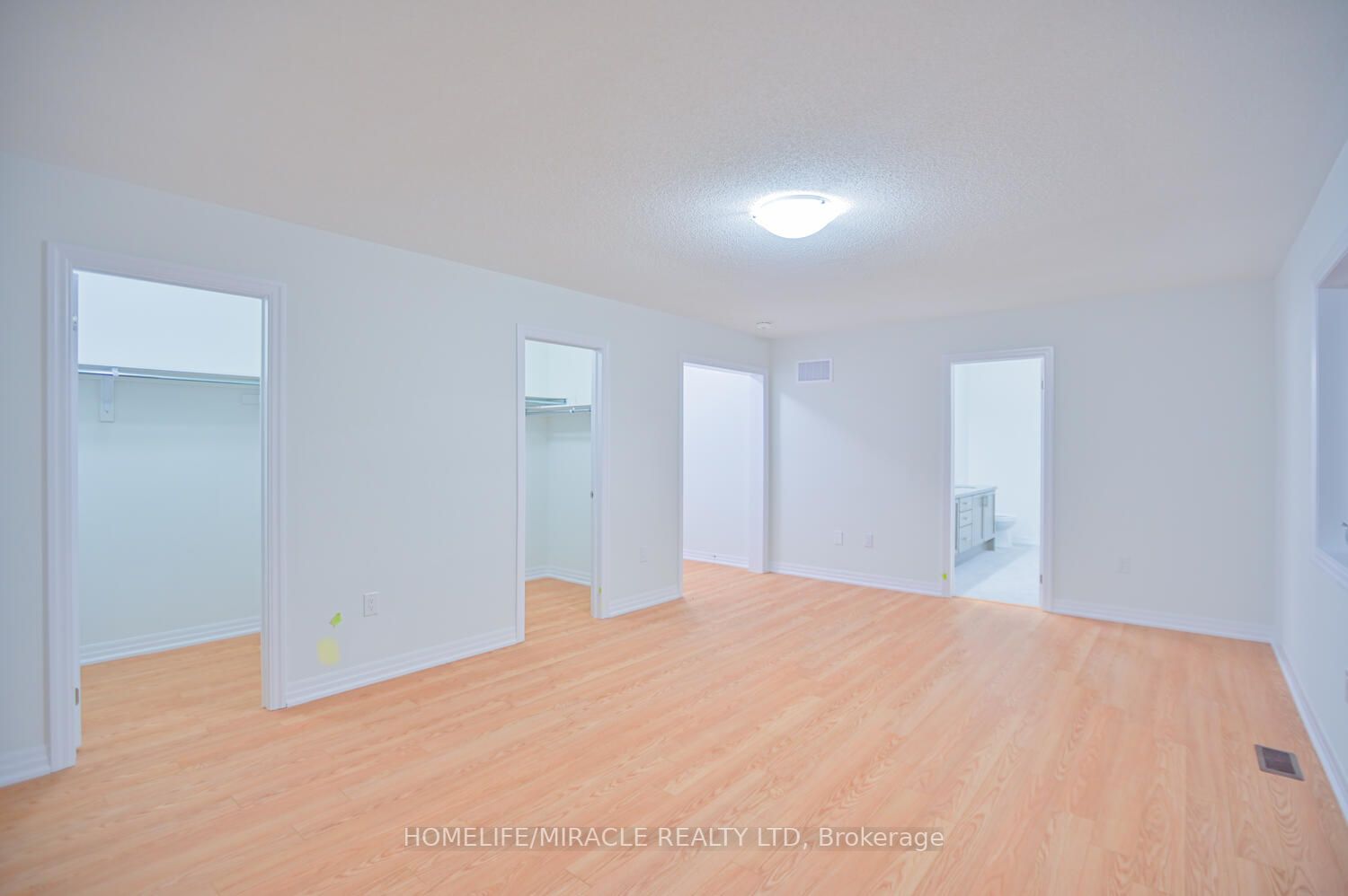 255 Centre St S