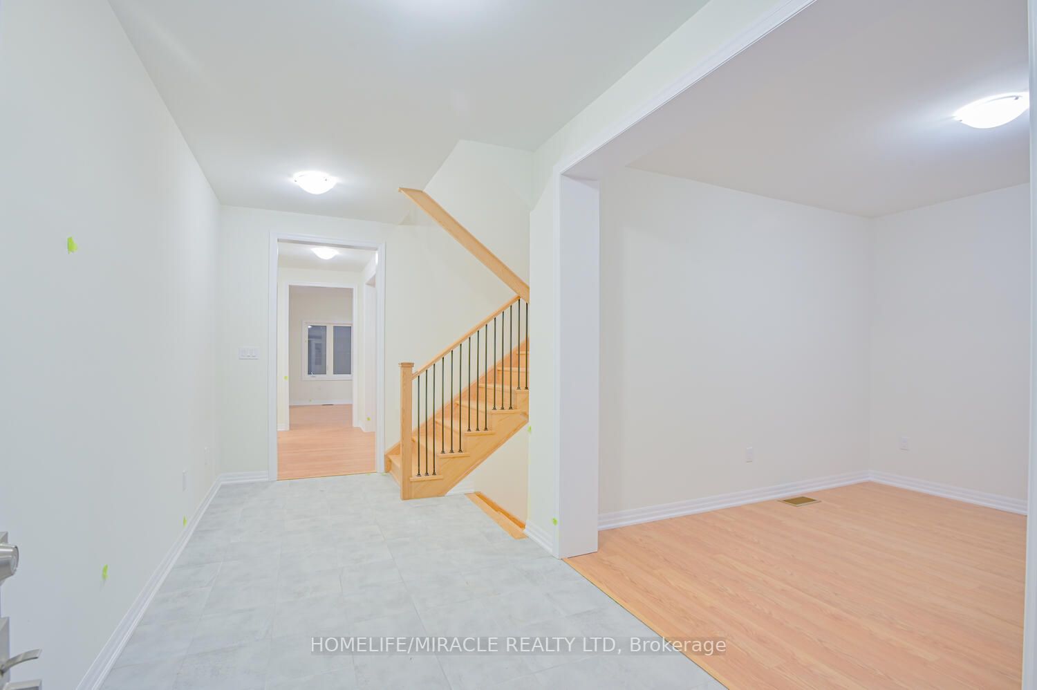 255 Centre St S