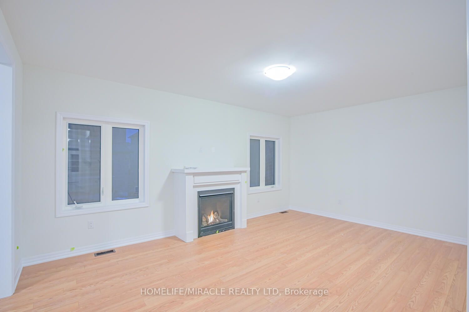 255 Centre St S