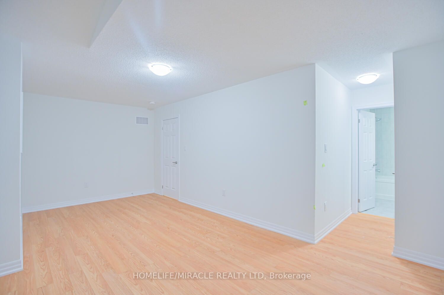 255 Centre St S