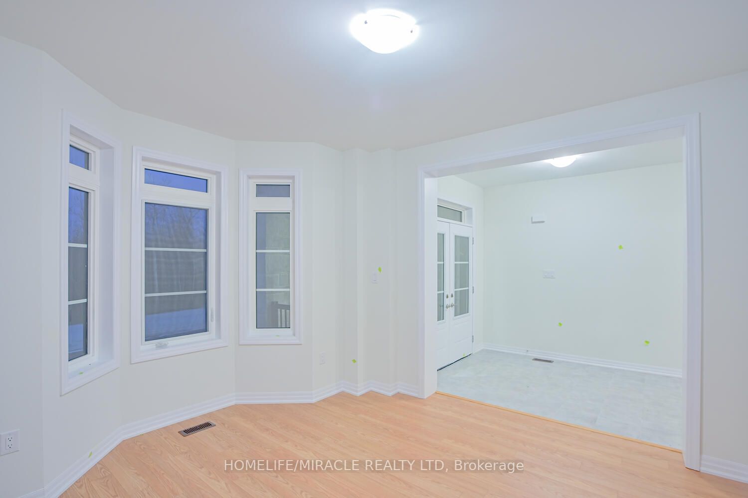 255 Centre St S