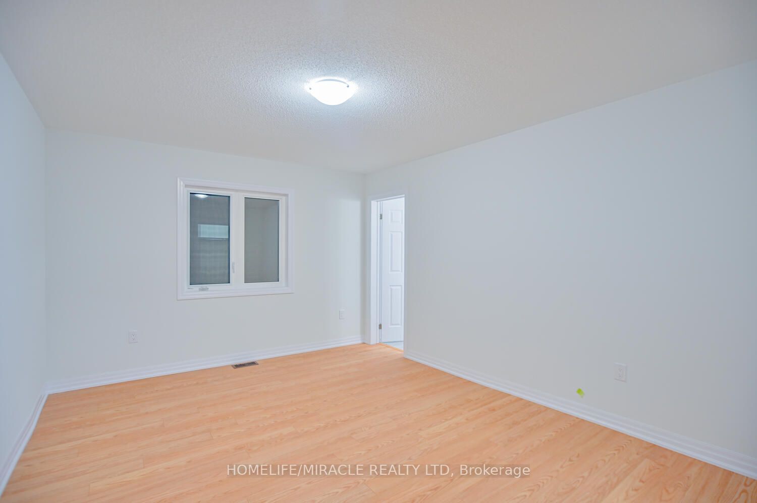 255 Centre St S