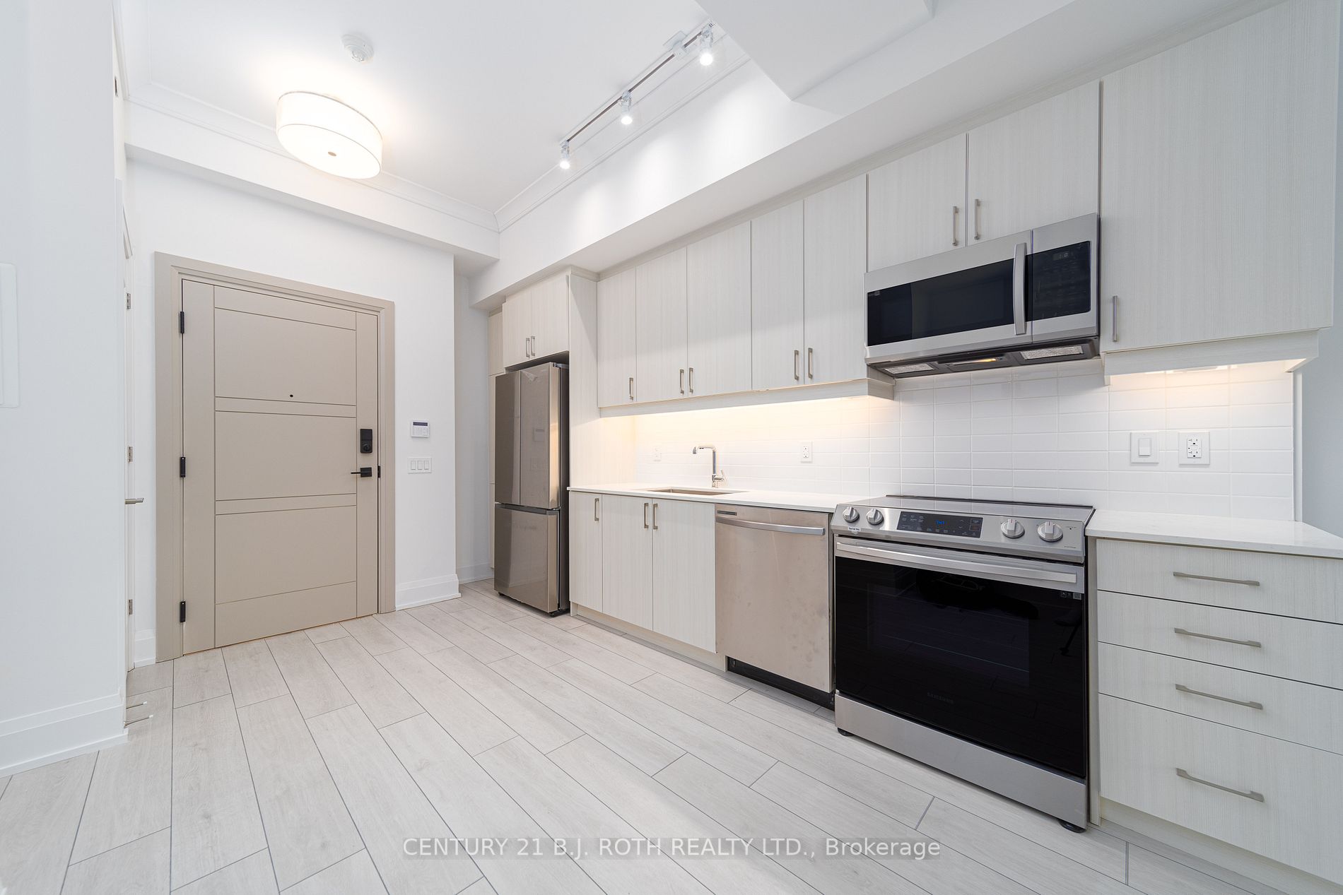 1 Hume St, #220