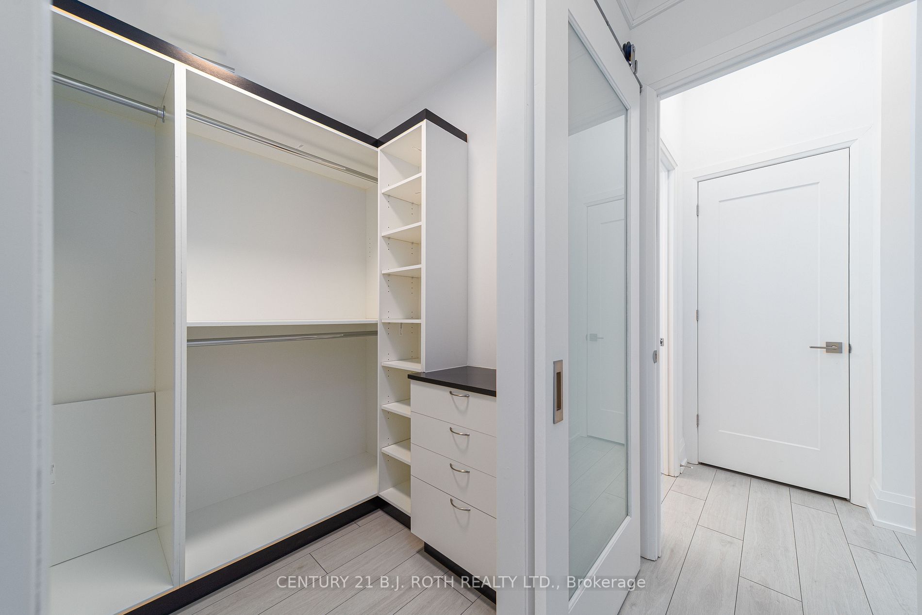 1 Hume St, #220