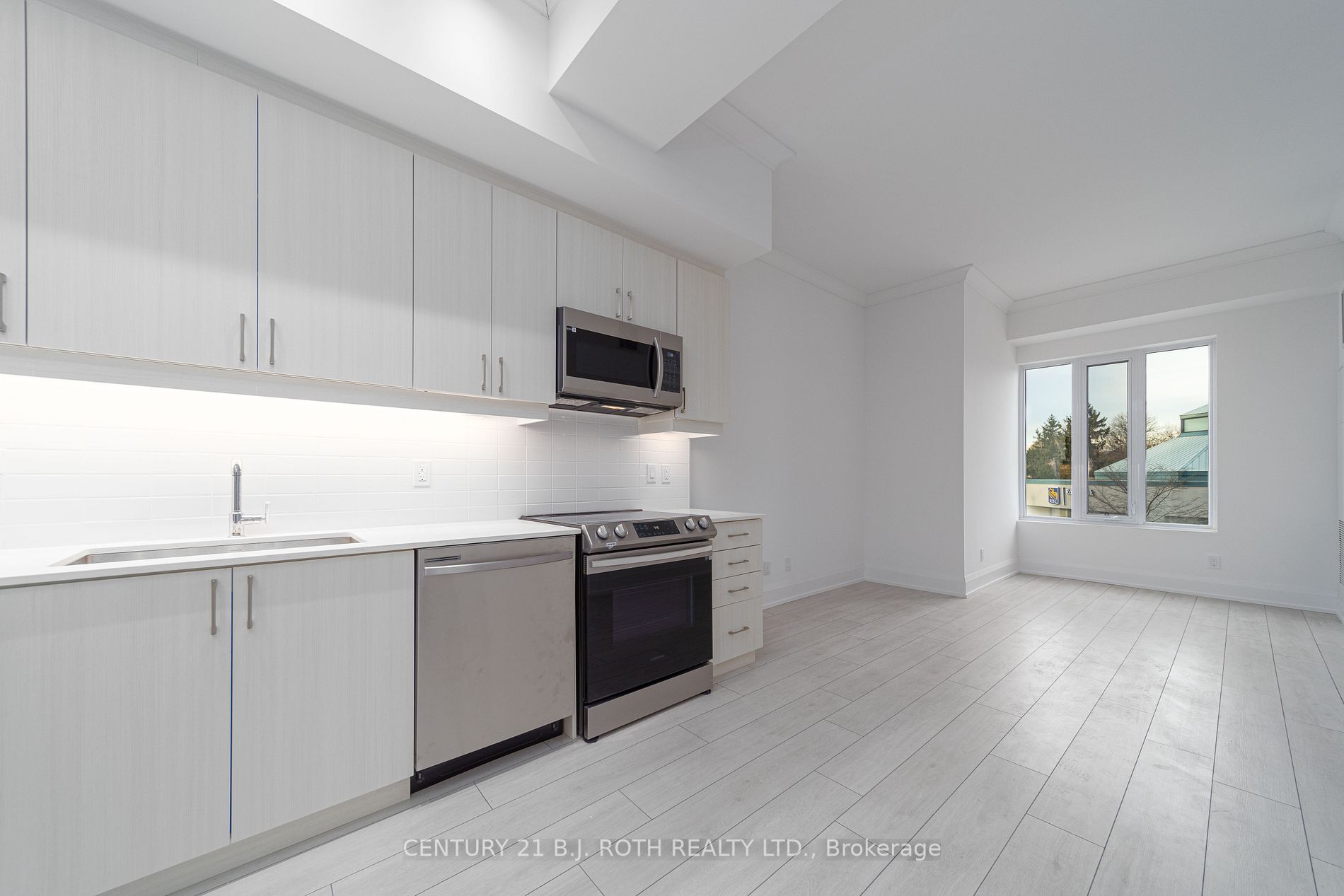 1 Hume St, #220