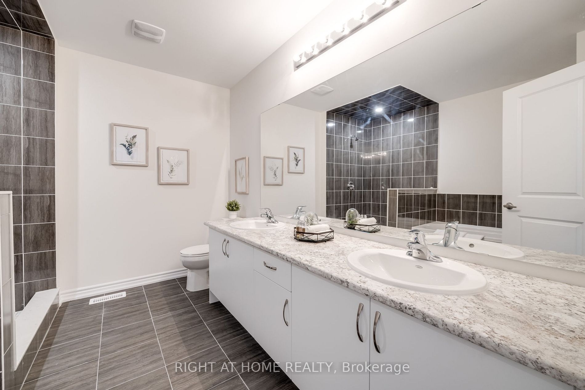 10 Ludlow Dr