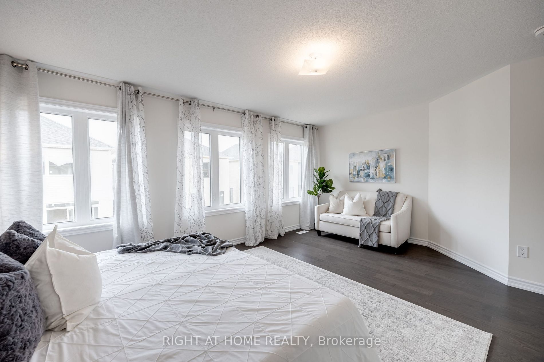 10 Ludlow Dr