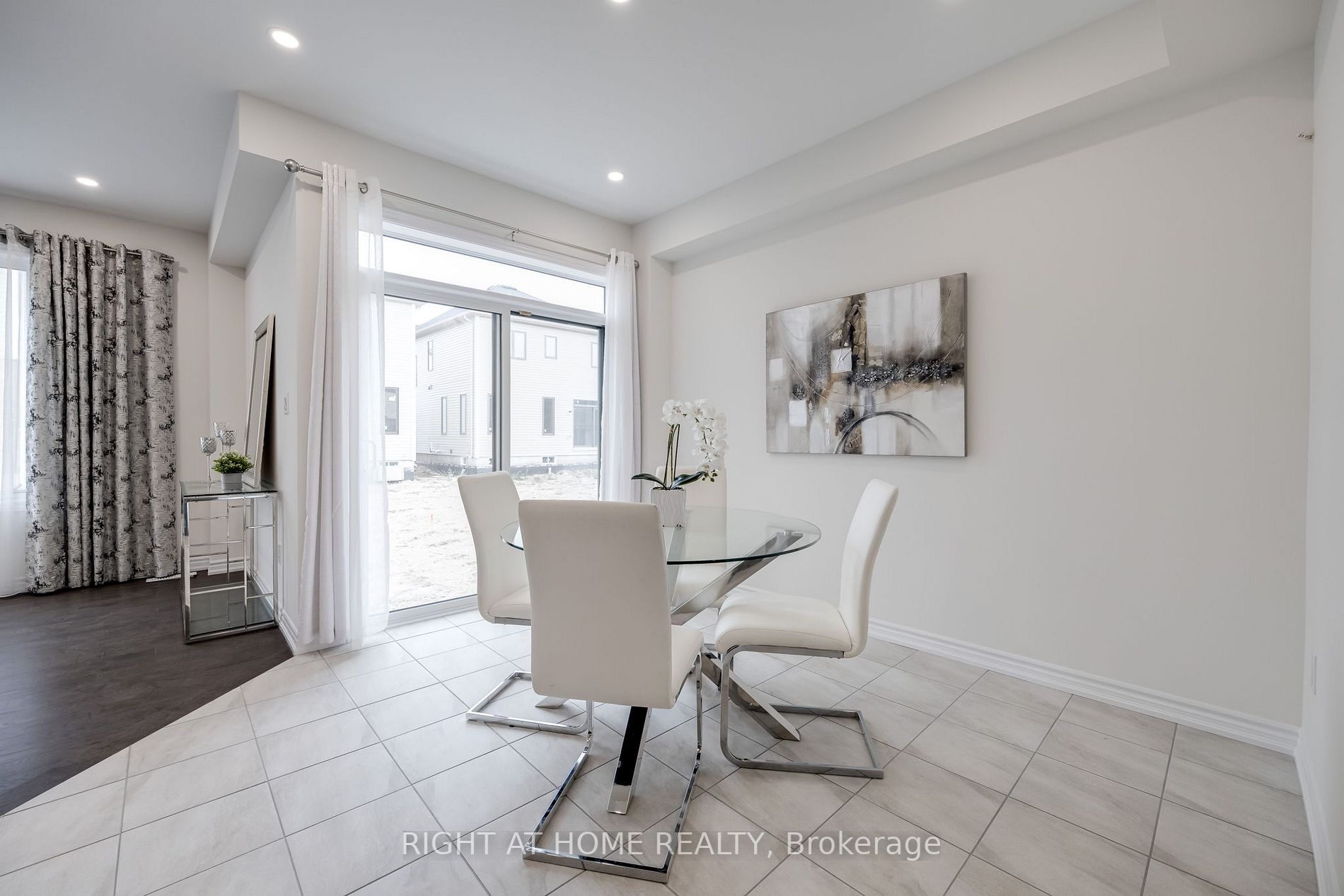 10 Ludlow Dr