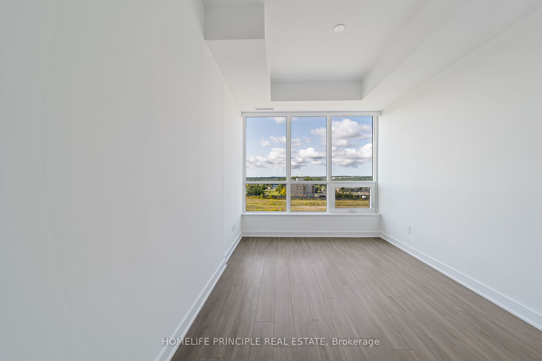 681 Yonge St, #512