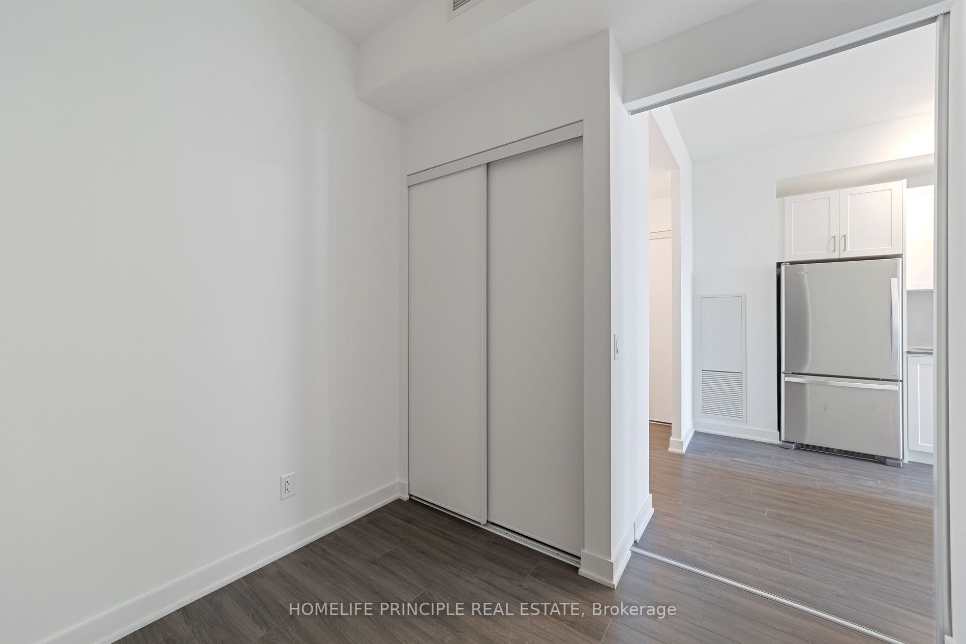 681 Yonge St, #512