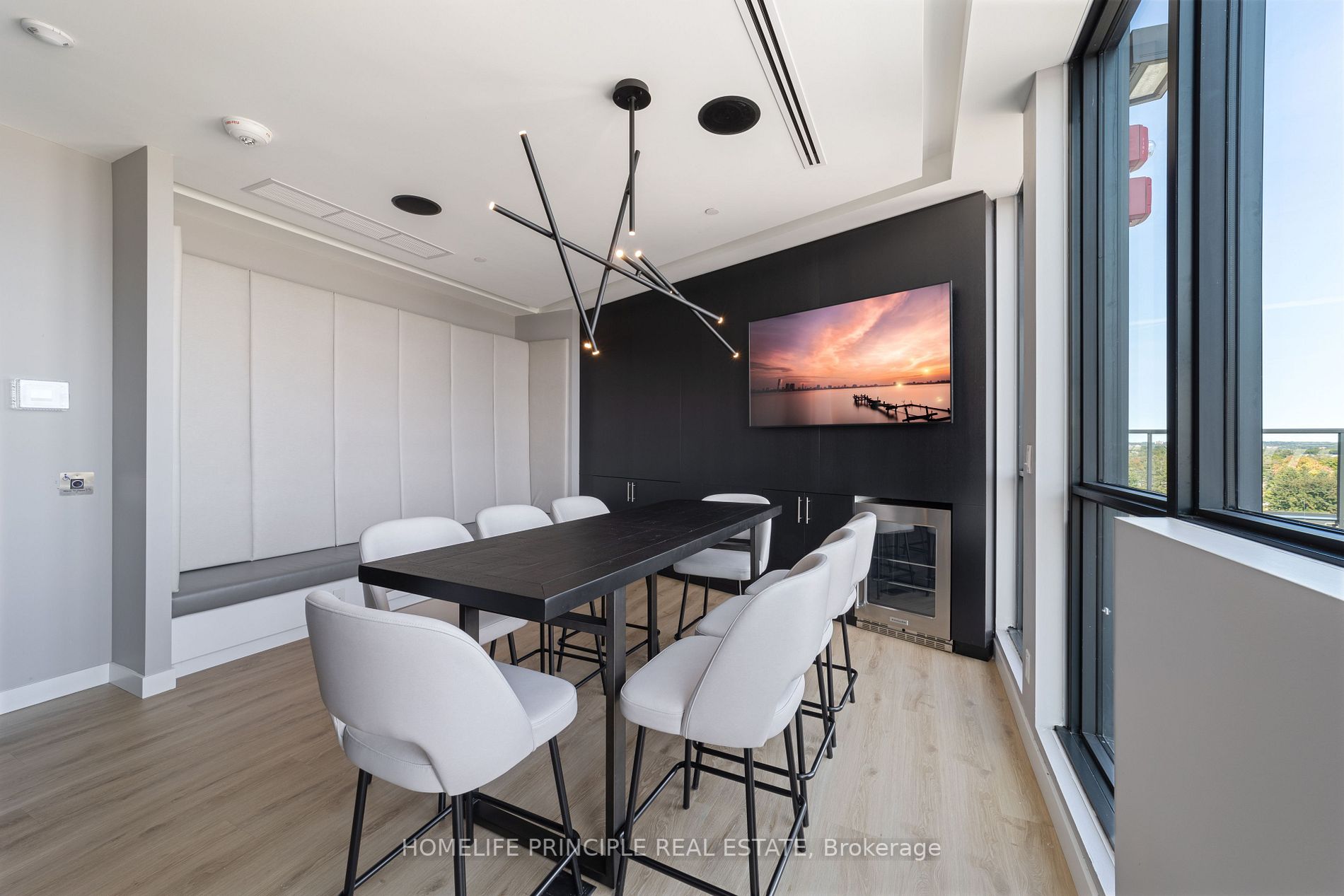 681 Yonge St, #512