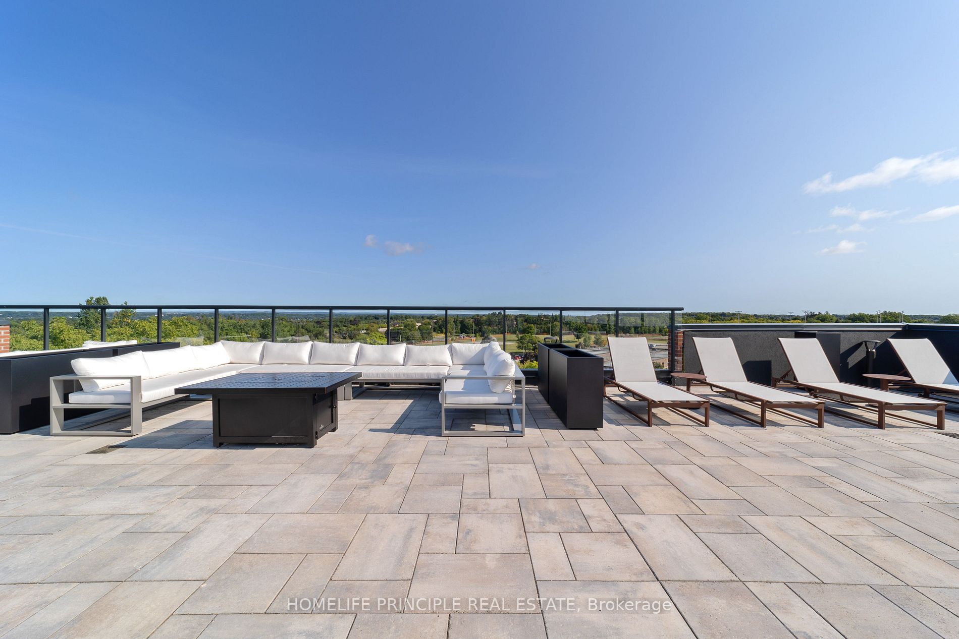 681 Yonge St, #512