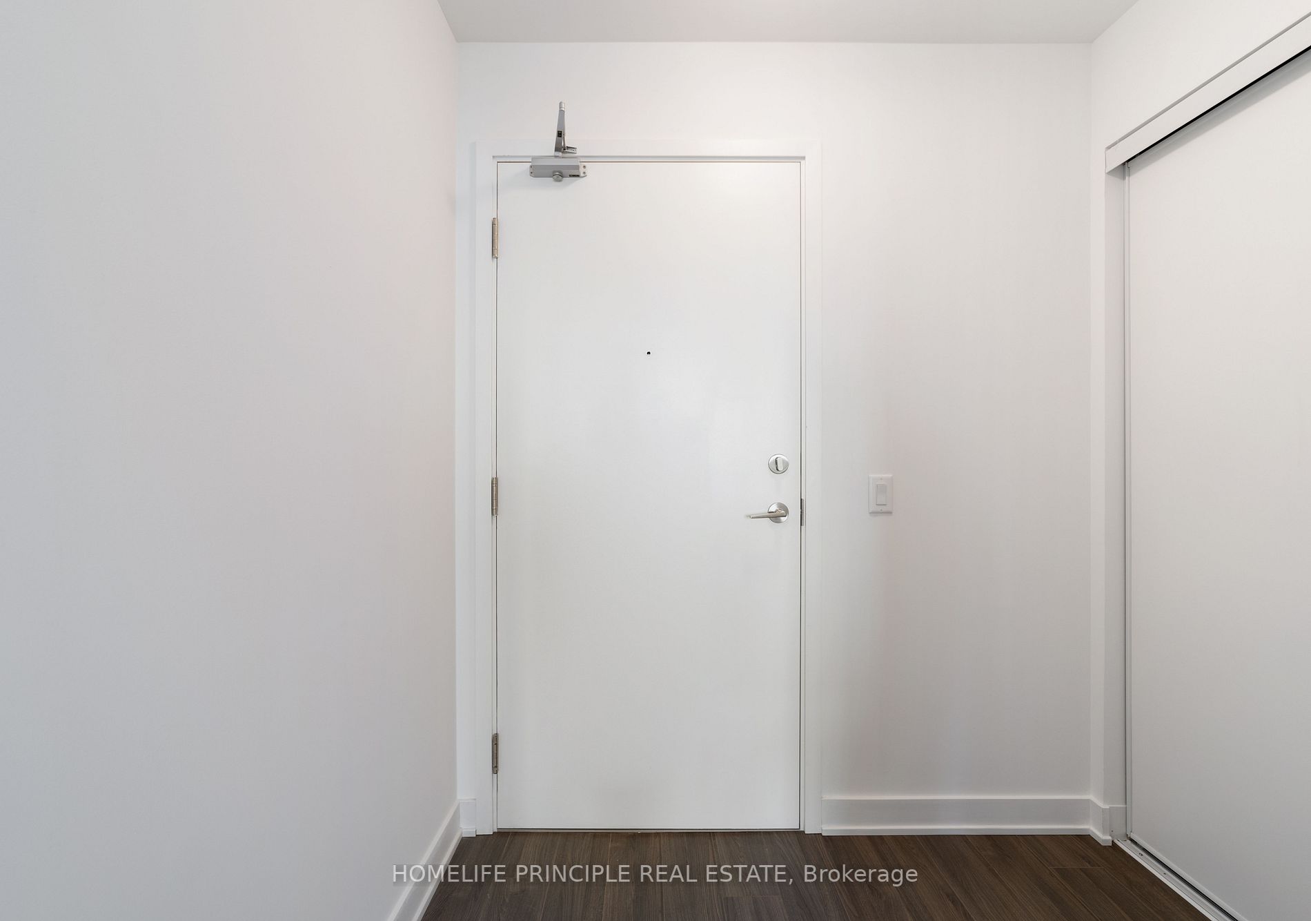 681 Yonge St, #512