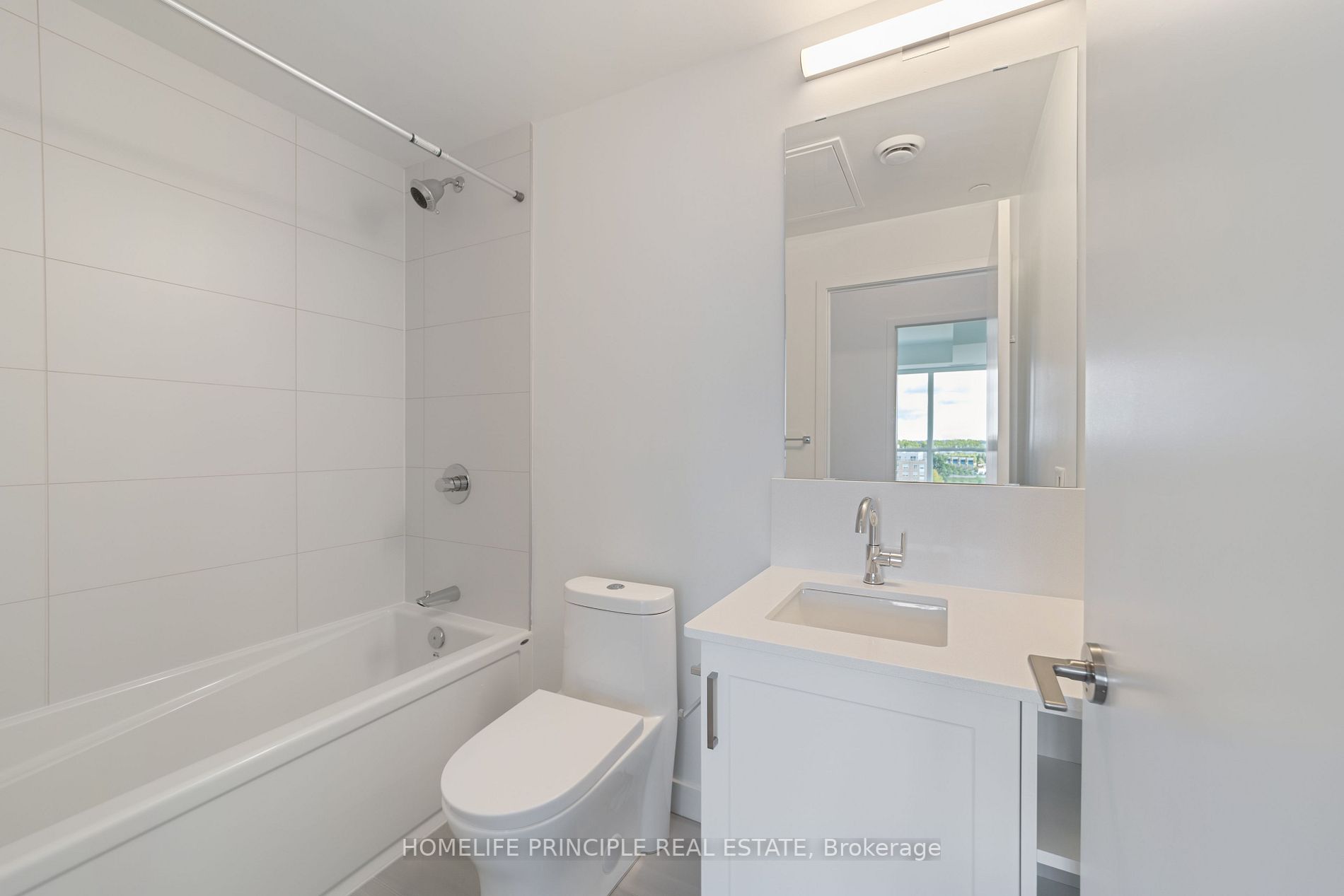 681 Yonge St, #512