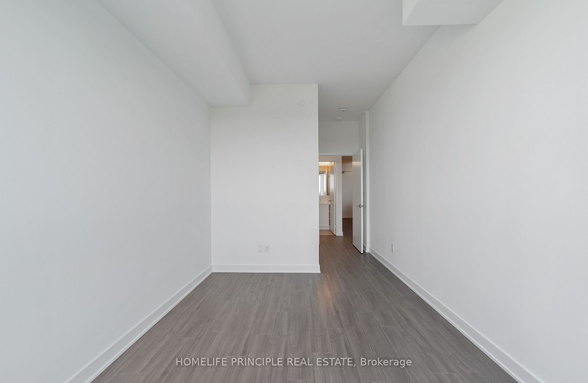 681 Yonge St, #512
