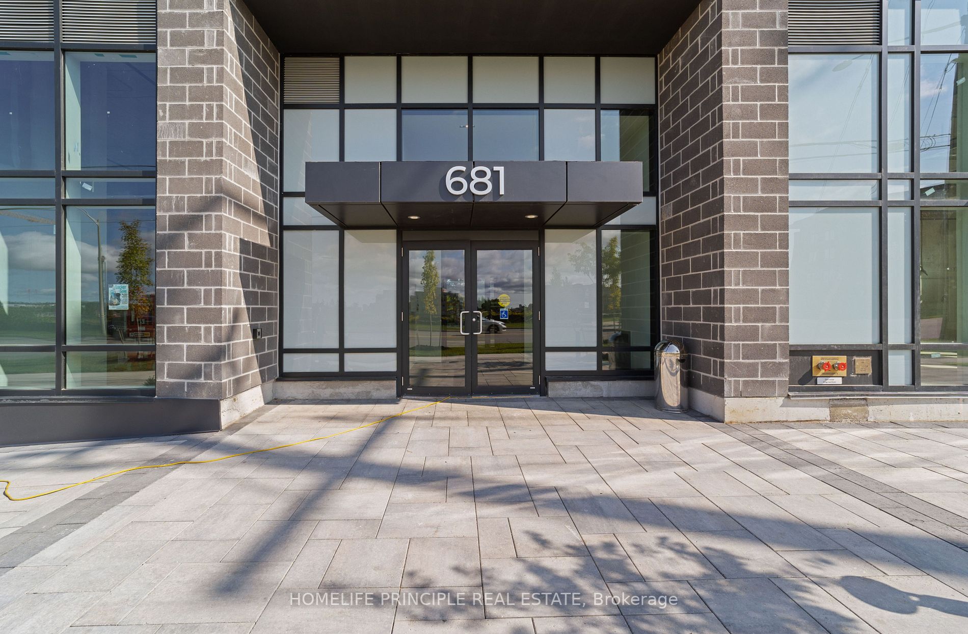 681 Yonge St, #512