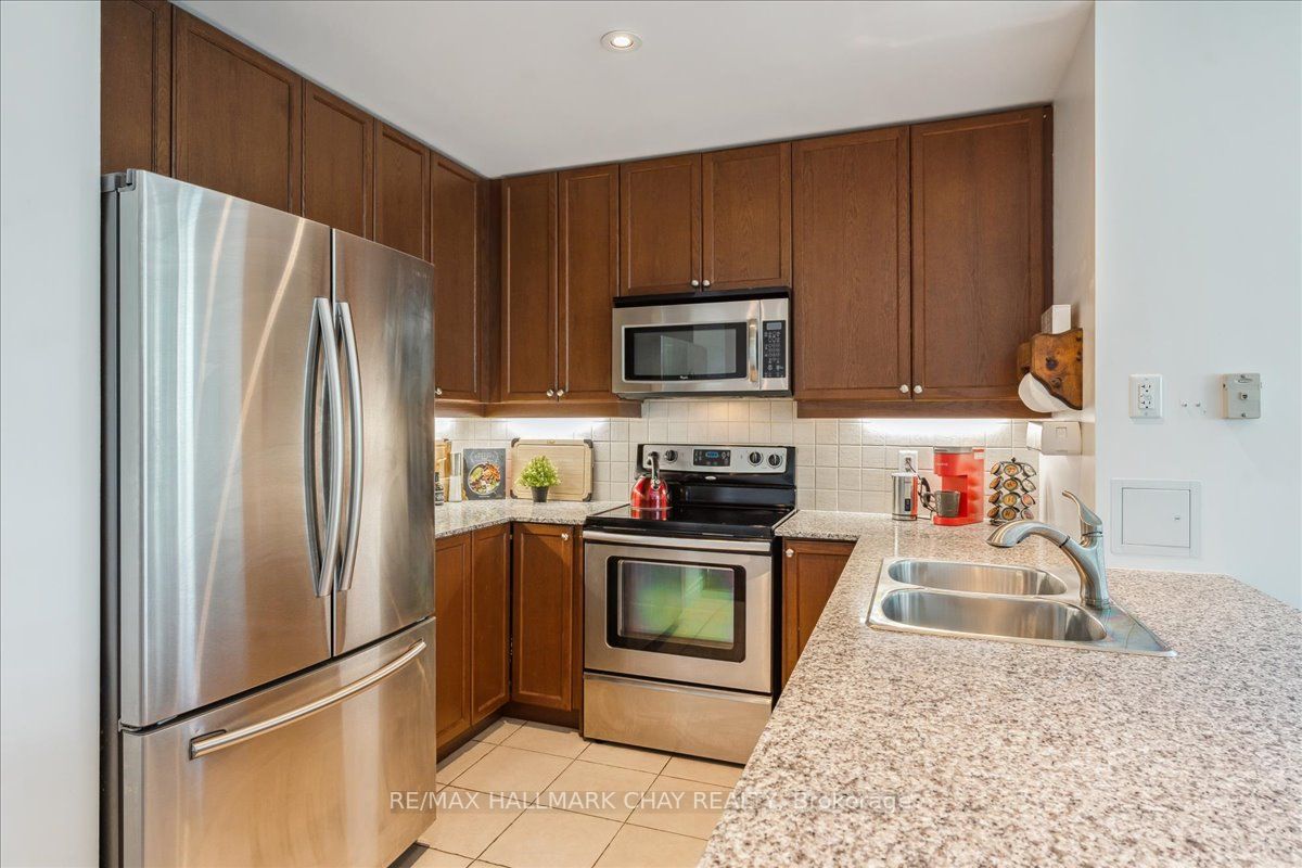 37 Ellen St, #802