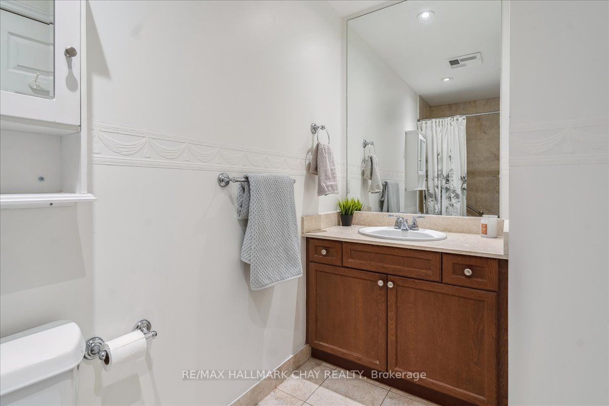 37 Ellen St, #802