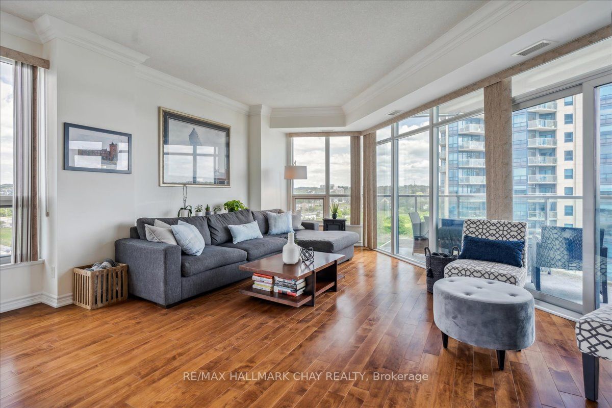 37 Ellen St, #802