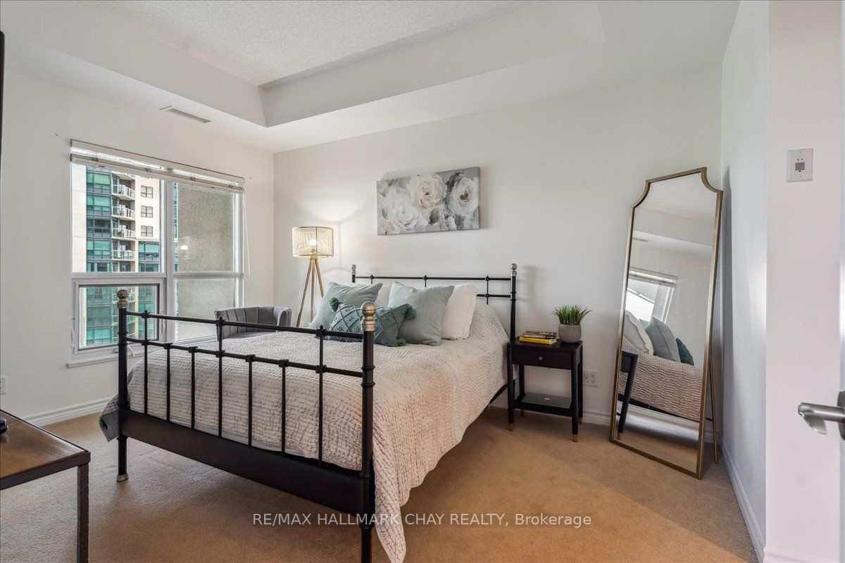 37 Ellen St, #802