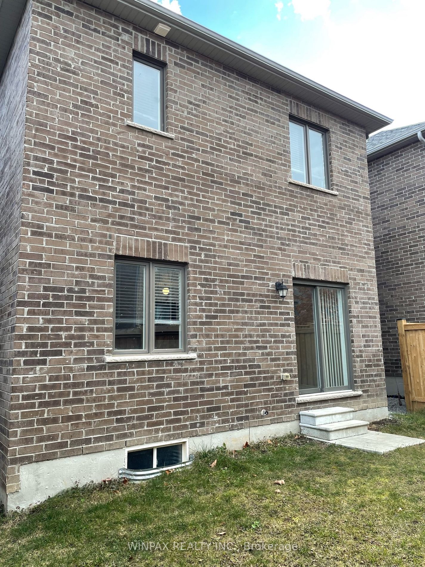 8 Bedford Estates Cres