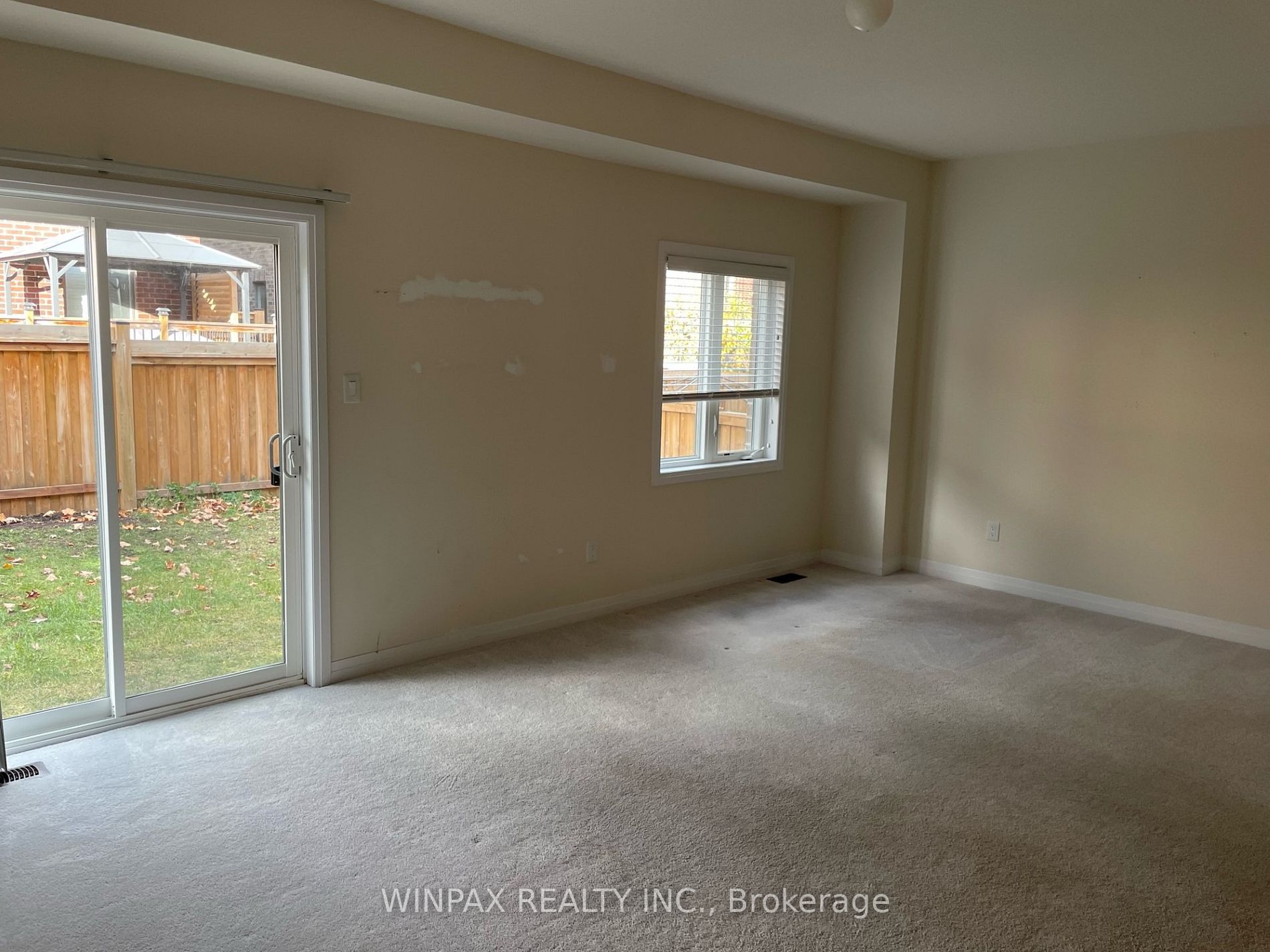 8 Bedford Estates Cres
