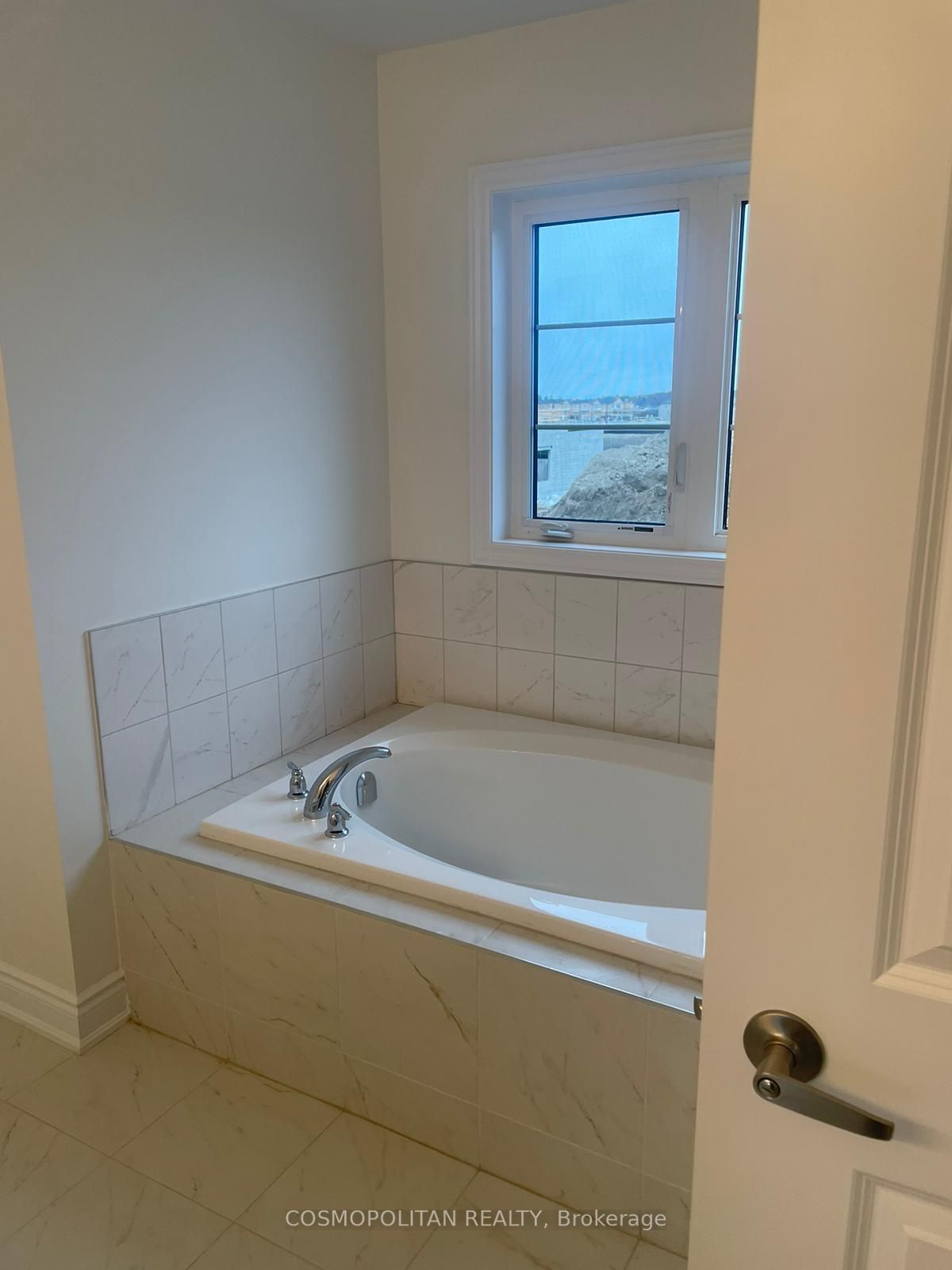 68 Season Cres S