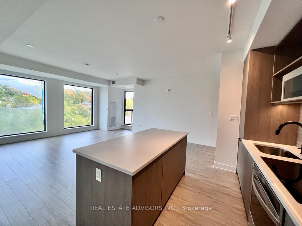185 Dunlop St E, #716