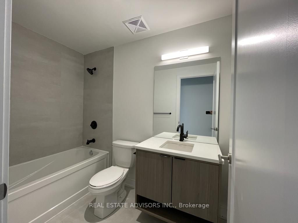 185 Dunlop St E, #716