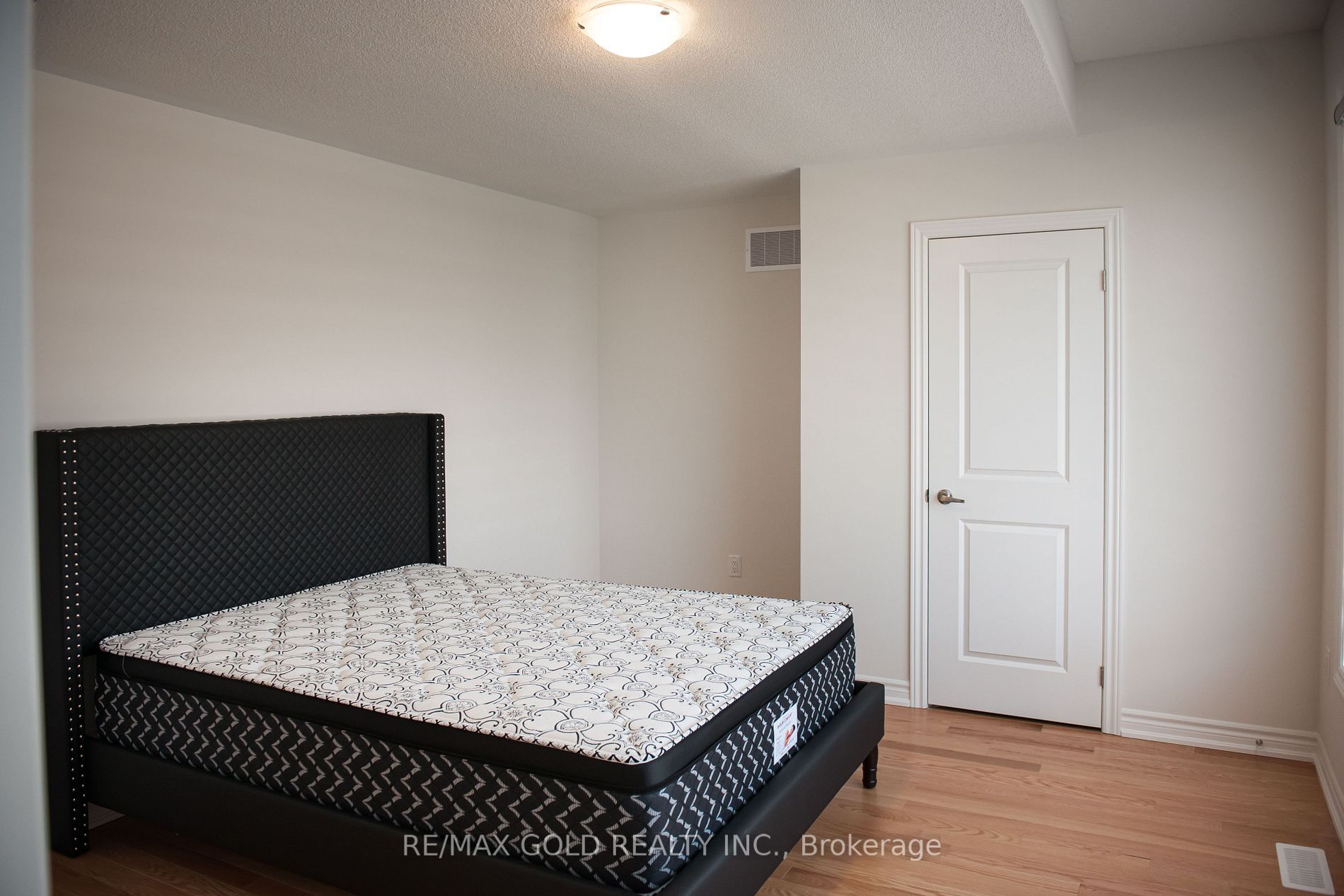 17 Ludlow Dr