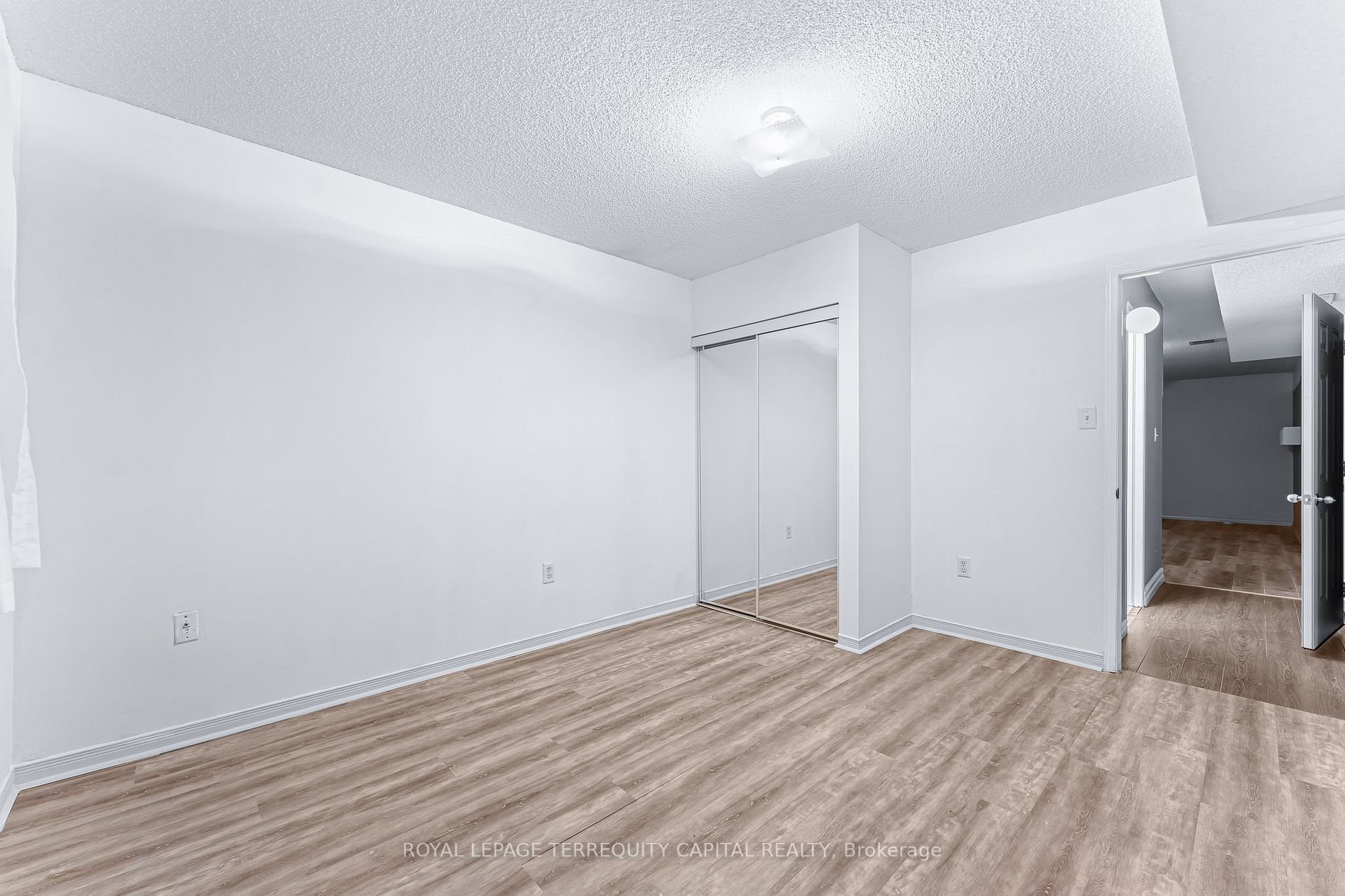 387 Georgian Dr