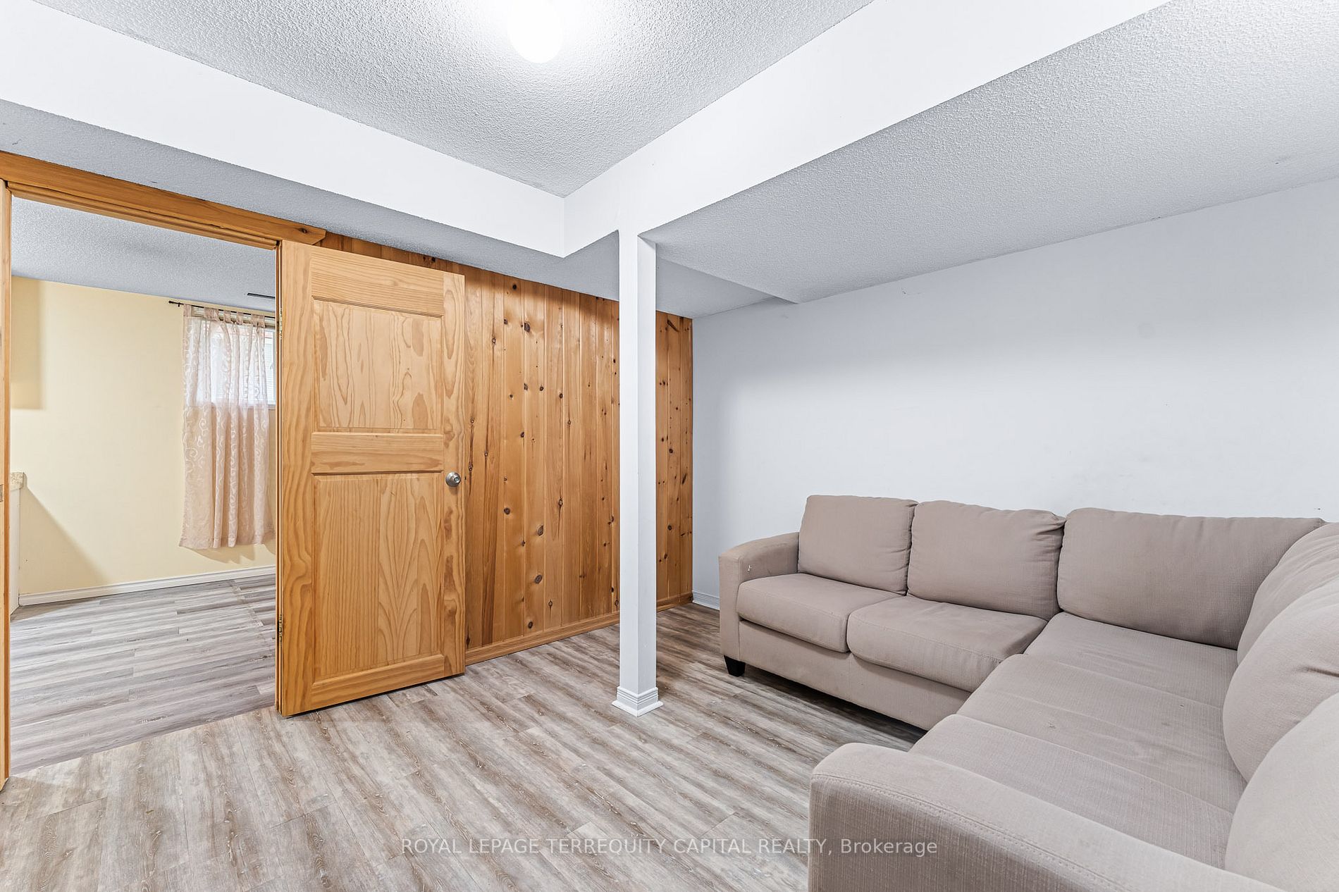 387 Georgian Dr