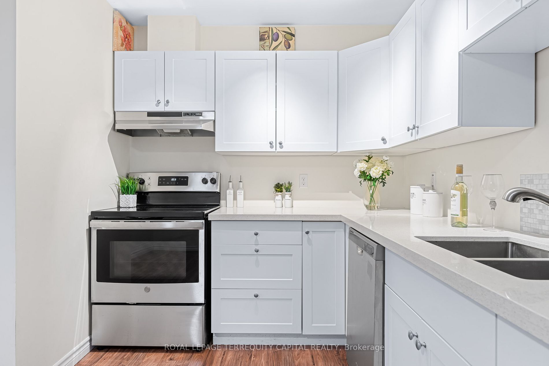 387 Georgian Dr
