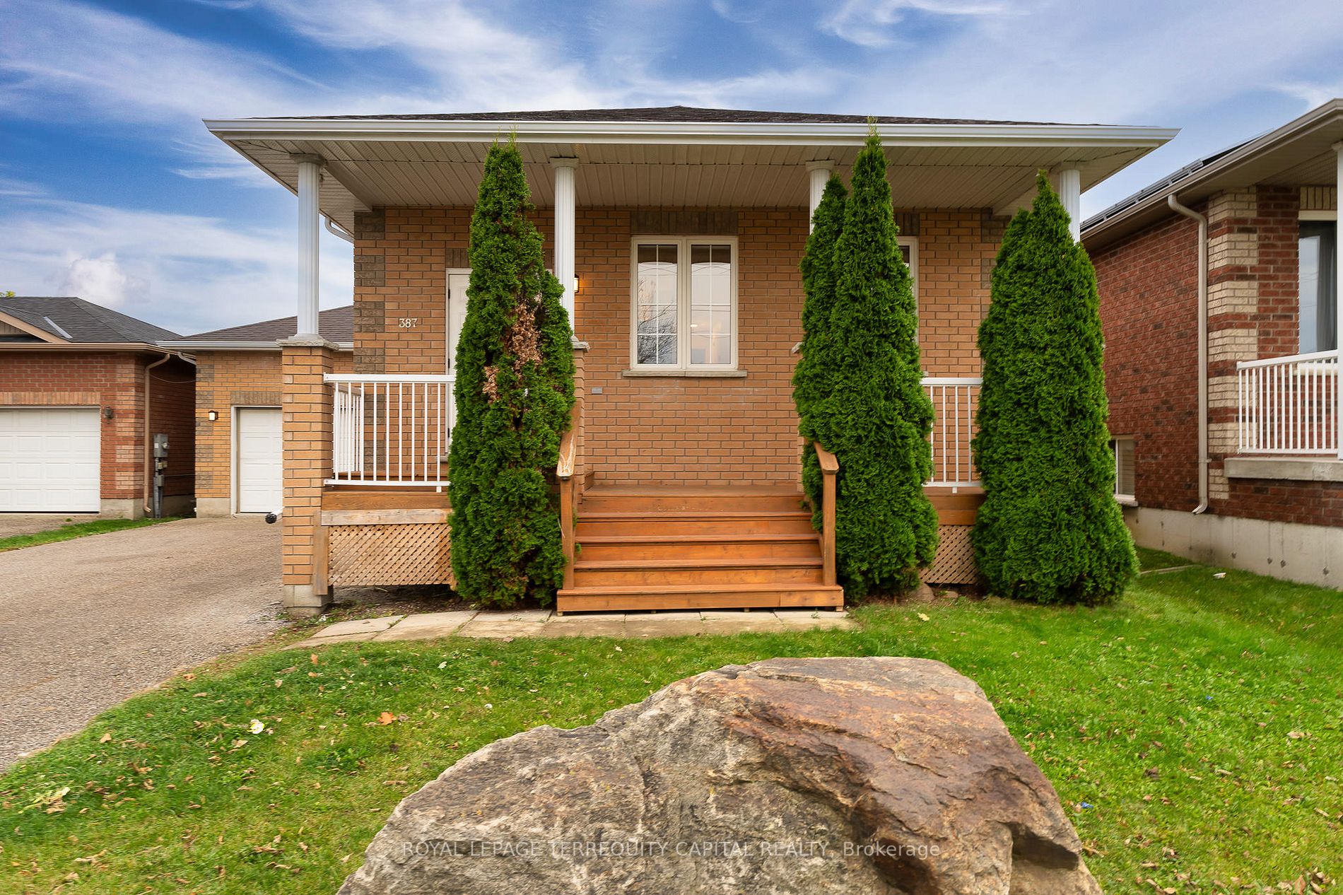 387 Georgian Dr