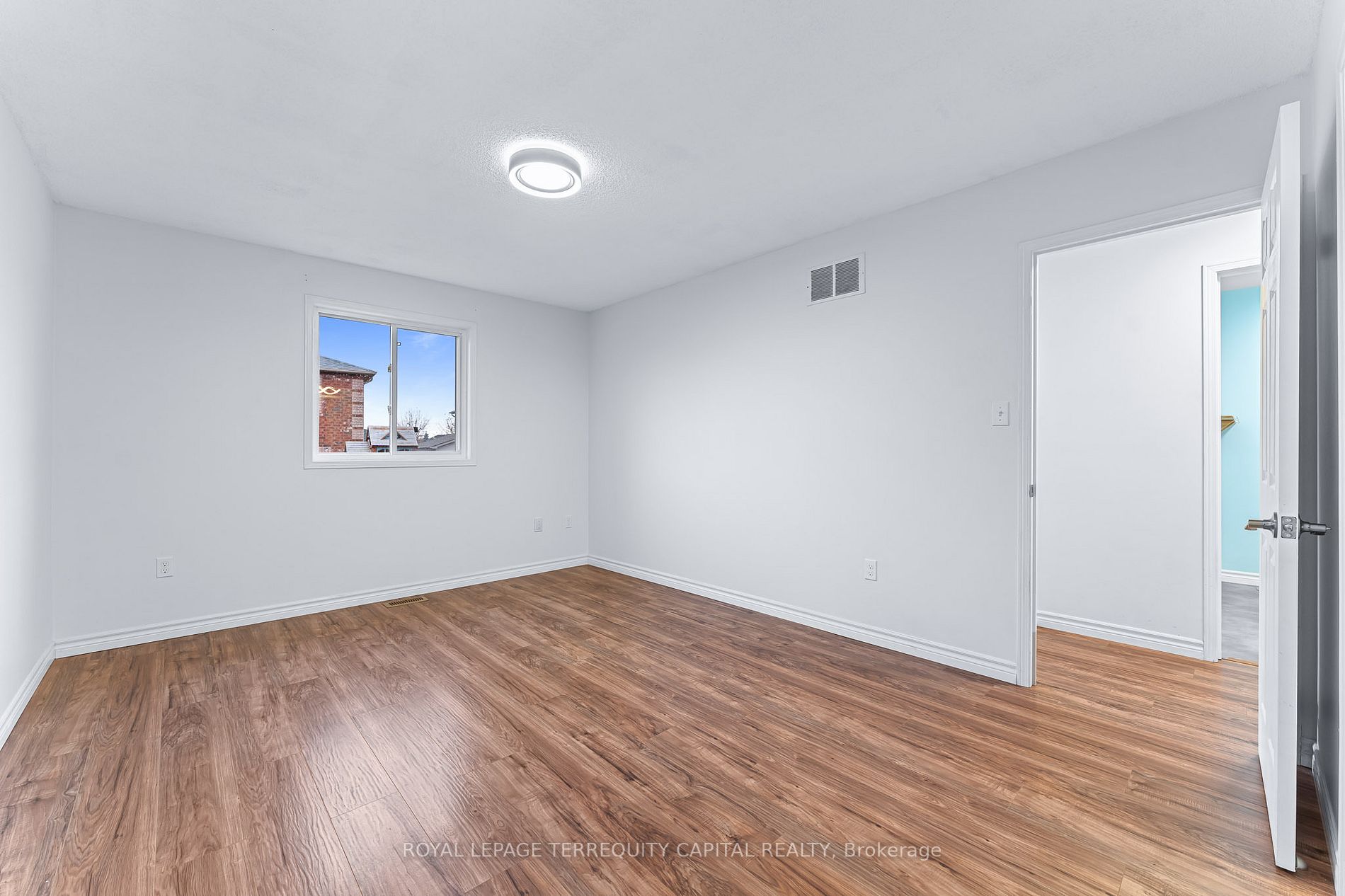 387 Georgian Dr