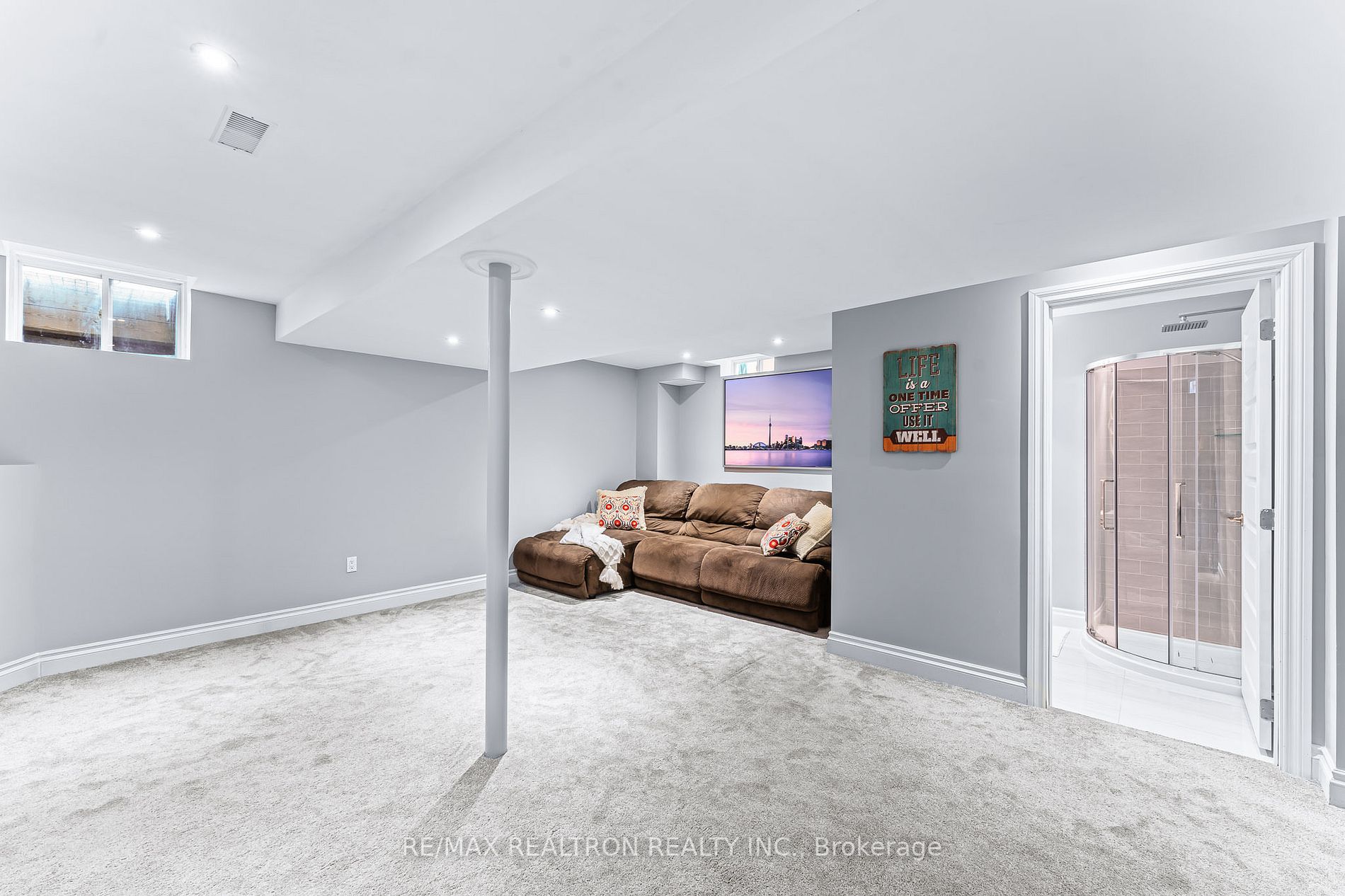 129 Empire Dr