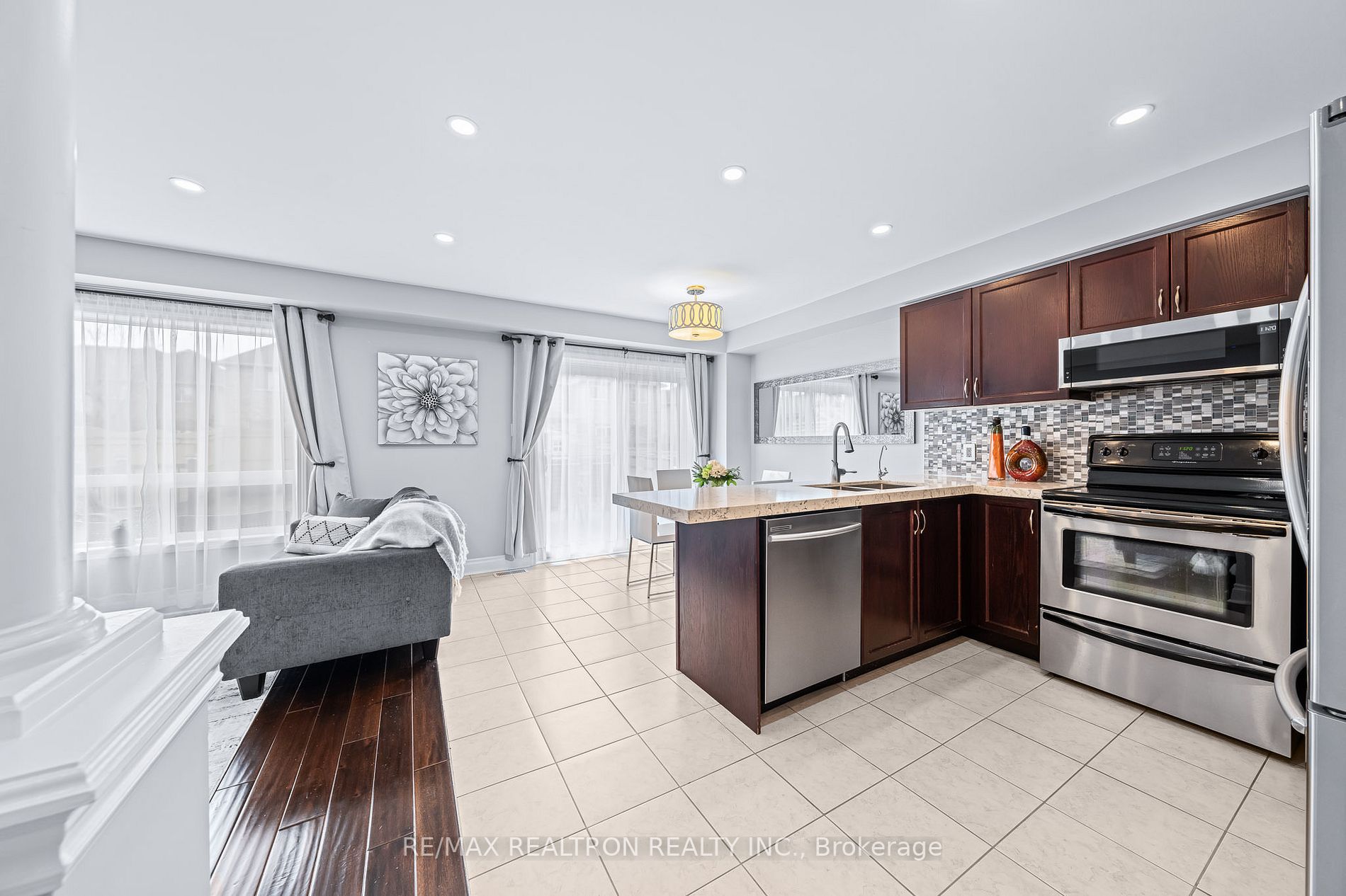 129 Empire Dr
