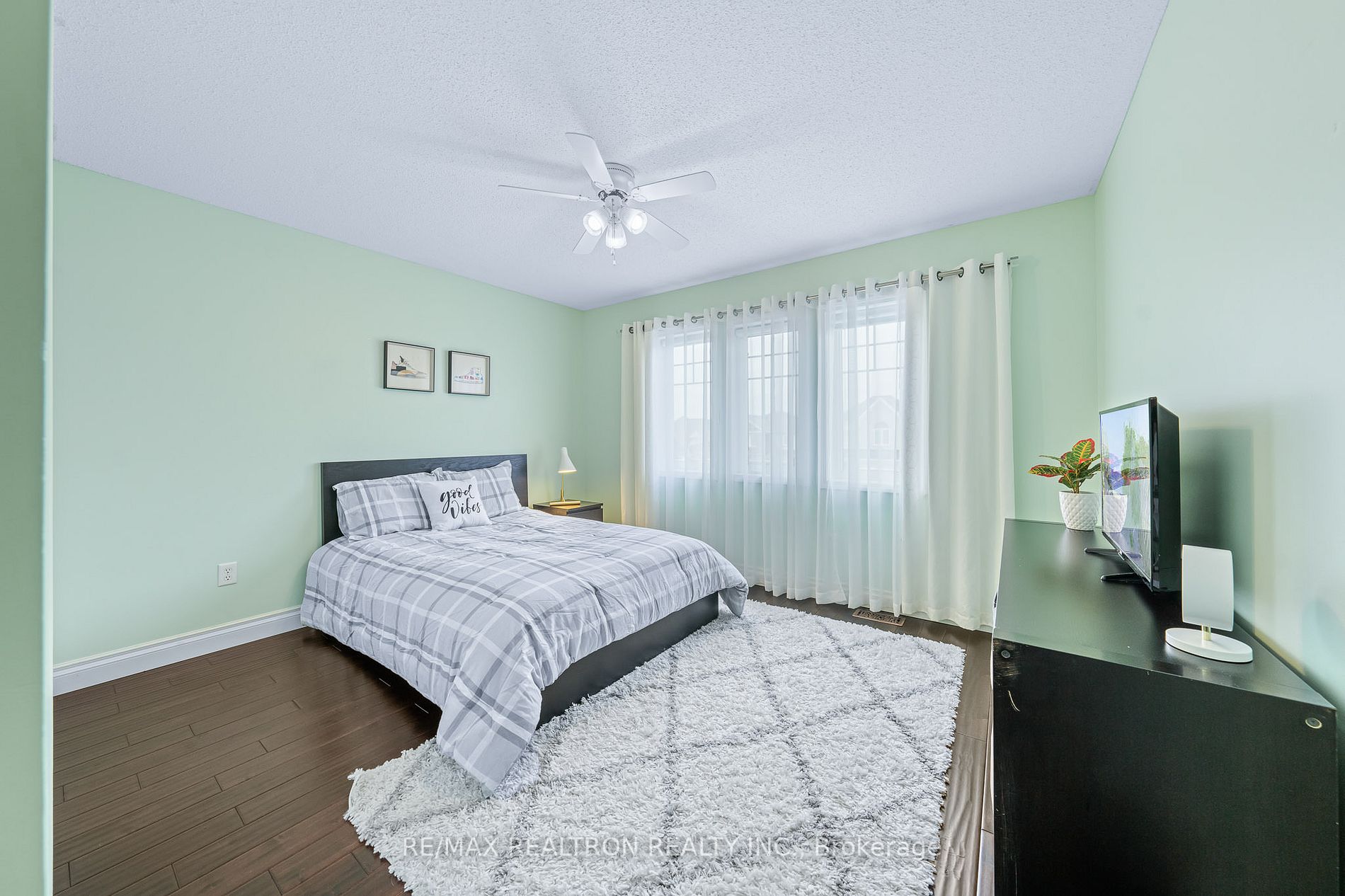 129 Empire Dr