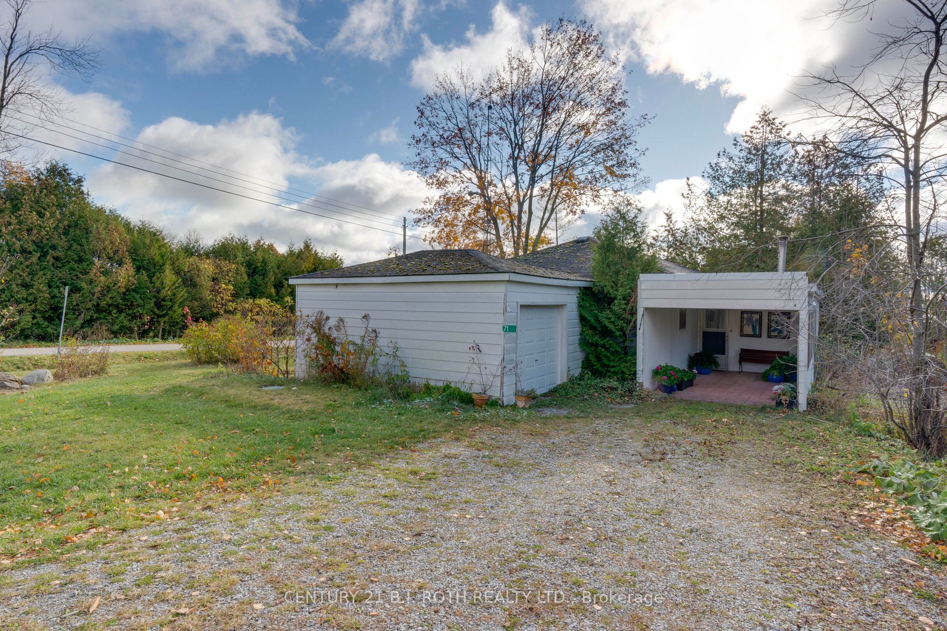 71 Lakeshore Rd E