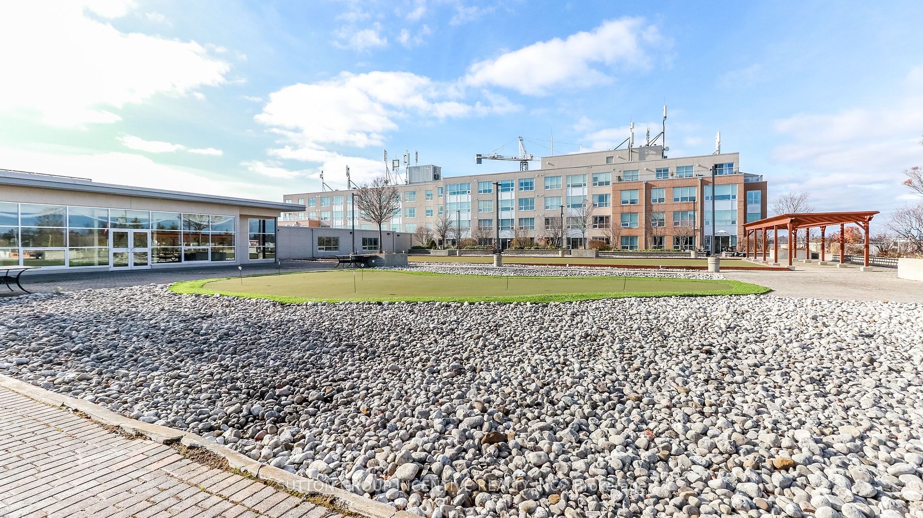 94 Dean Ave S, #307