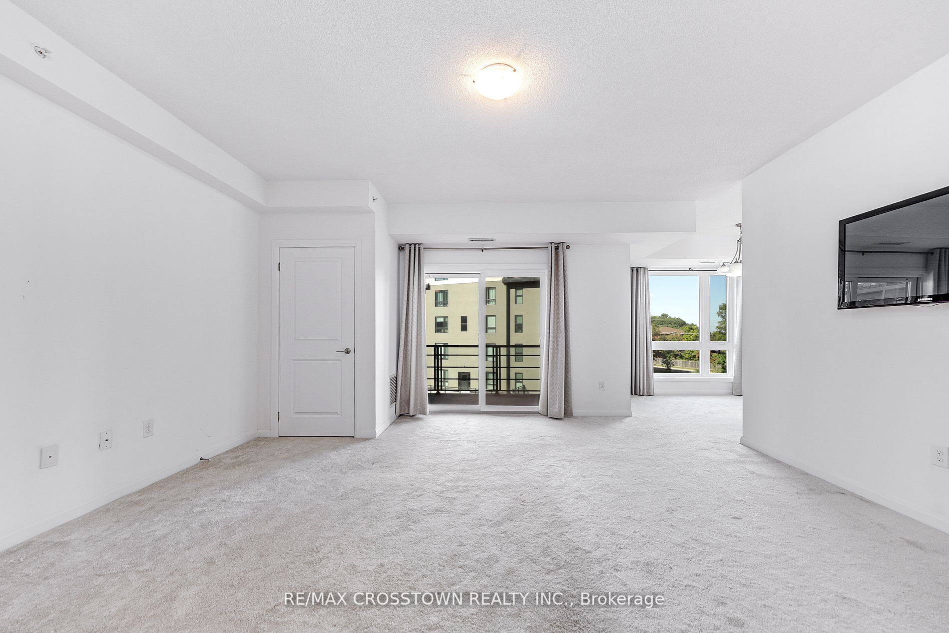 302 Essa Rd, #201