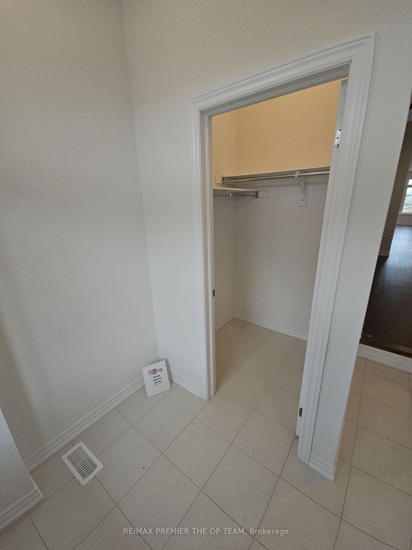5 Abbey Cres