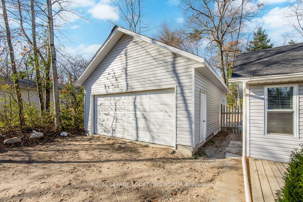 10 Oak St